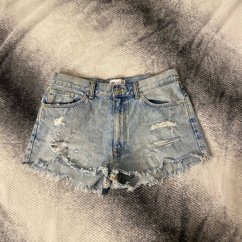 High waisted distressed Zara shorts